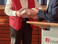 25 Jahre Ehrenamt v. l. Peter Lüdtke und Bürgermeister Reichert