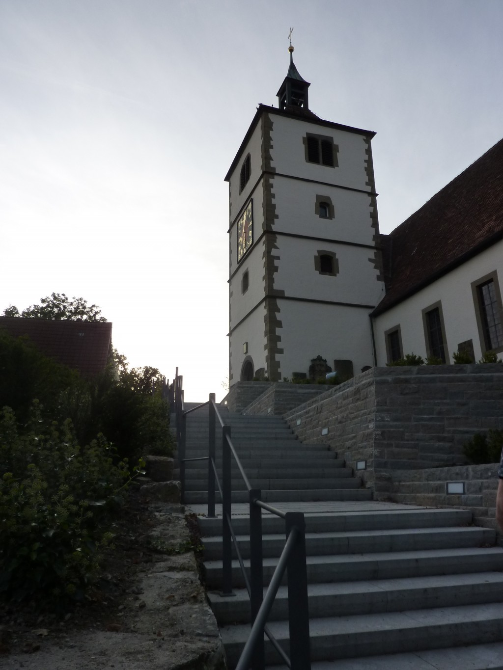  Der im Rahmen der Friedhofssanierung neu angelegte Treppenaufgang zur Martinskirche auf der Stöckenburg. 
