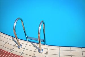 Hinweise zur Befüllung von privaten Pool- und Schwimmbädern